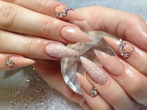 Sarah Vernon-Cowell nude nails