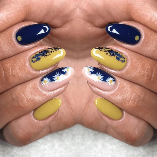 Lauren Holmes pairs mustard with a chic navy tone