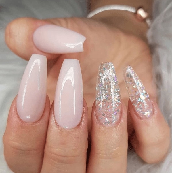 Silver sparkles encapsulated by @dawn_yn_mentor