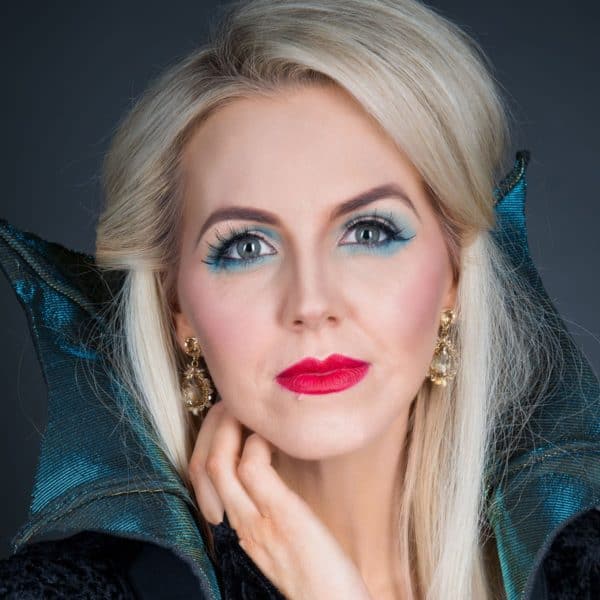 Airbase Halloween-Body-Art-Queen-Makeover