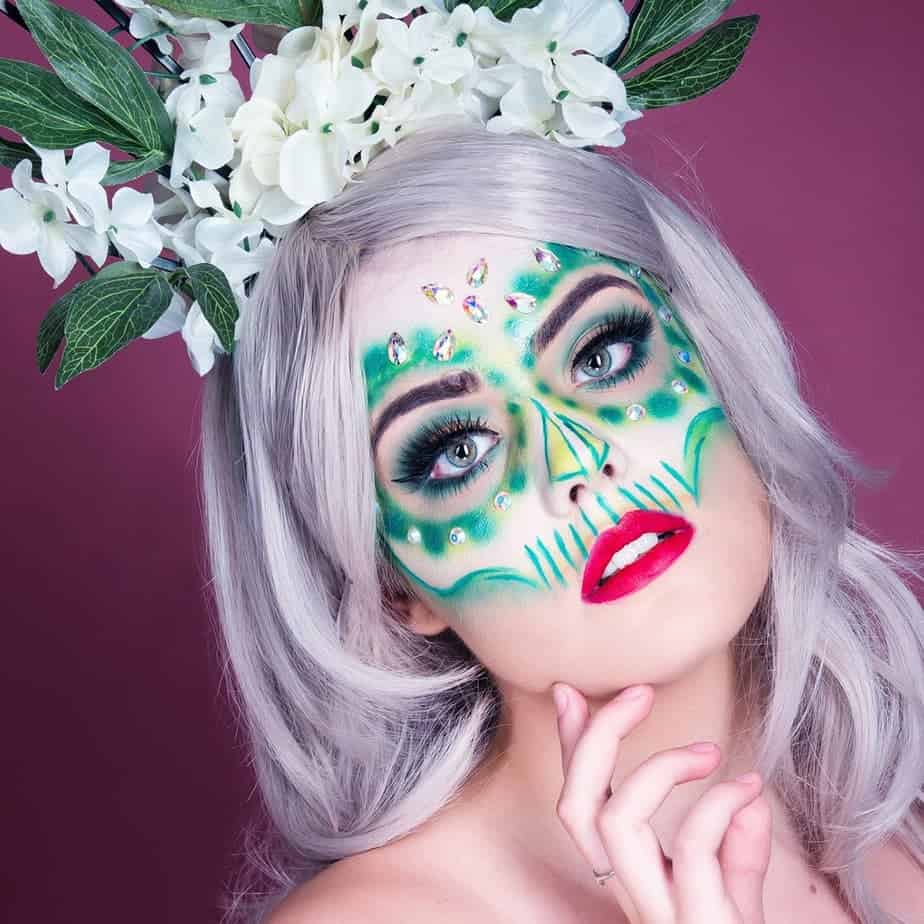 Airbase Halloween-Body-Art-Skull-Makeover