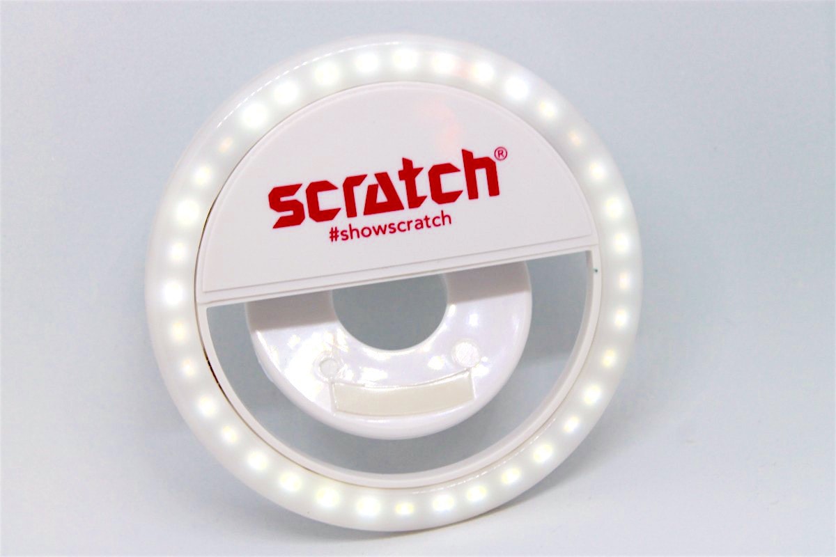 Scratch nailfie light