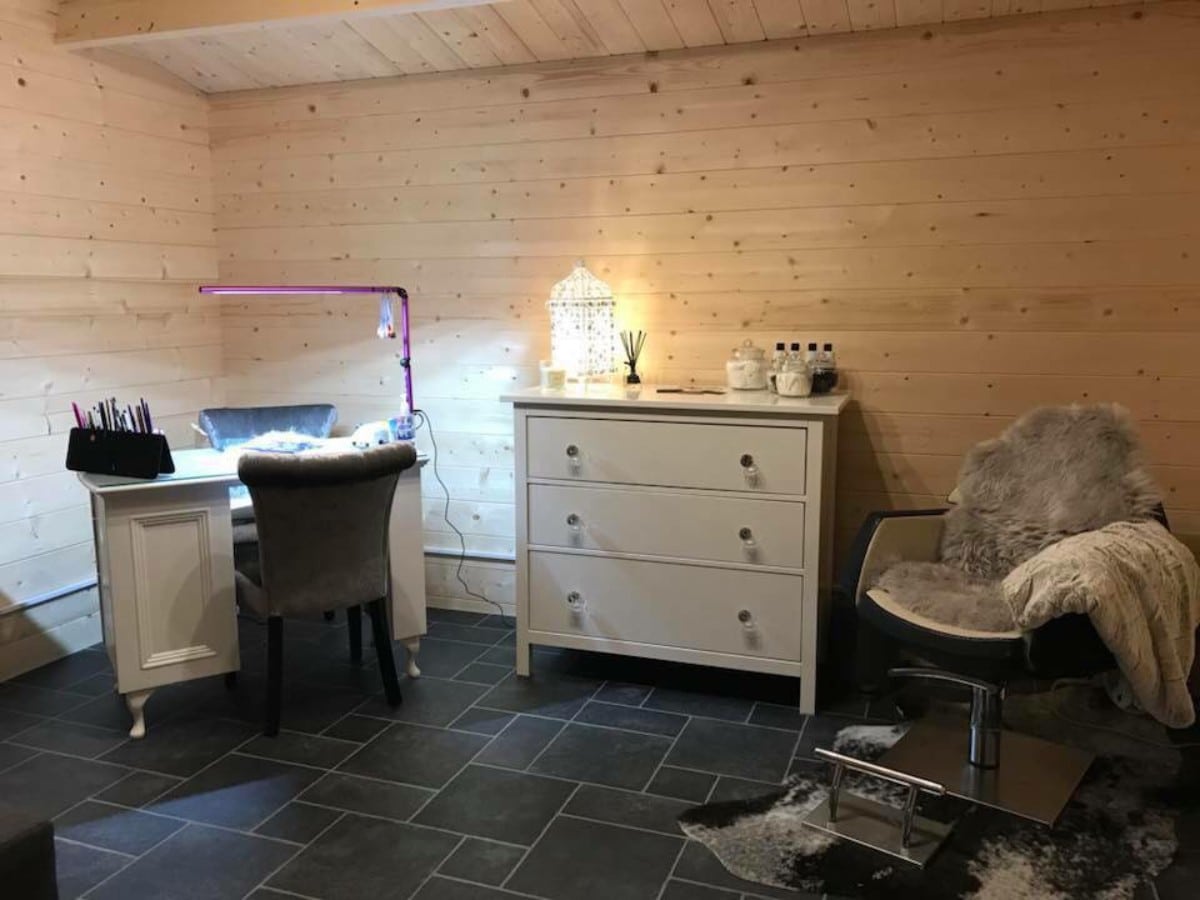 The Nail and Beauty Specialist, Wiltshire3