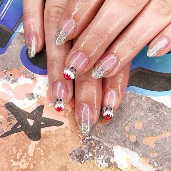 Glittering design courtesy of @mpnaildesign