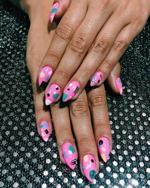 A pop of pink from @ravennailsmx