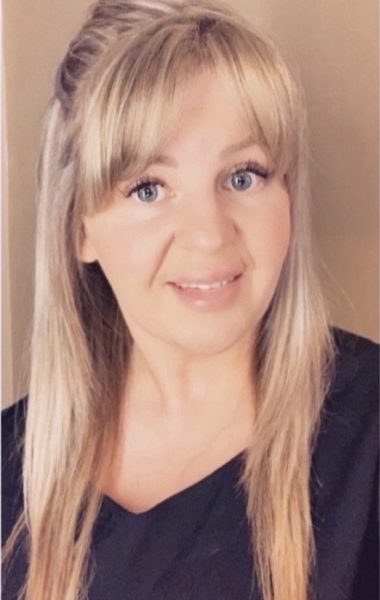 nail tech Carly Reilly