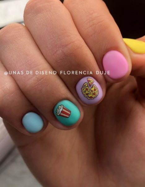 Shorter nails can get a pizza the action with this pastel set by Uñas De Disen