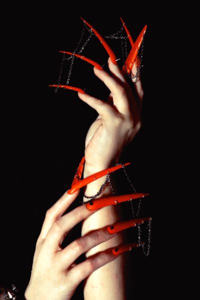 Emma Faulkner
"This represents the chains that hold my team together in the dark times."