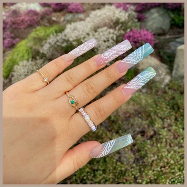 Instagram @nailzbyfifiona 