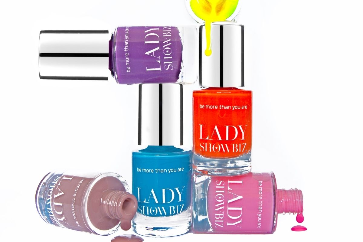 Lady Showbiz feature