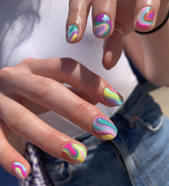 nataszija moore swirl nails