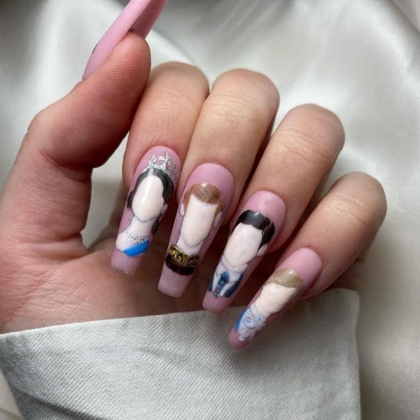 This nail look by @mbeauty__x is inspired by Netflix's The Crown