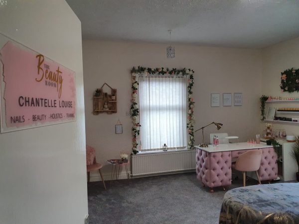 Chantelle Louise Nails-Beauty-Holistics-Training salon 10
