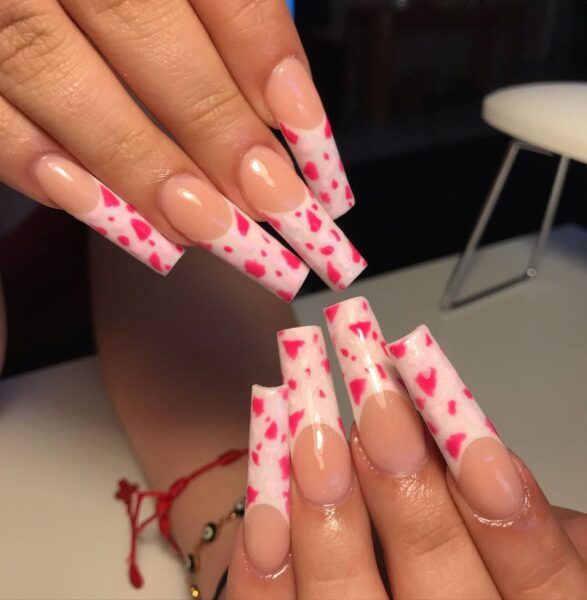 Strawberry cow print nails by @nails.byalia. 
