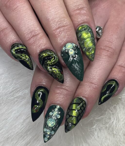 Leia Sarah sees snake-themed nails being big
