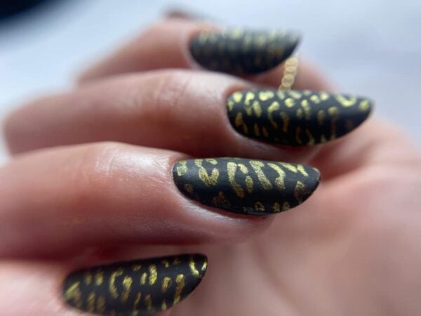 Roxana Vulpasu predicts that matte nails will trend