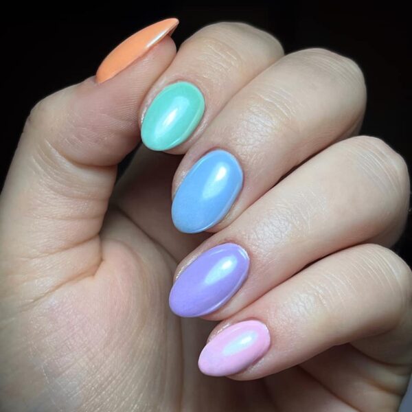 Sophie Cox - "Pastel glazed nails"