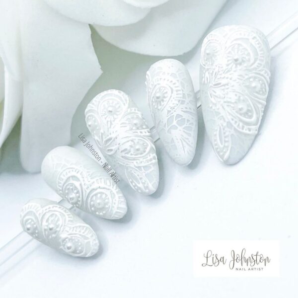 Image courtesy of Instagram.com/lisajohnston_nailartist