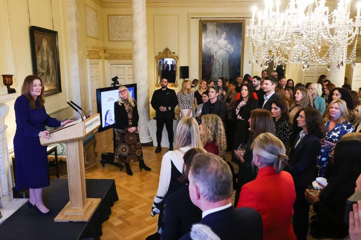 CHLOE Web newsfeature template 1200x800px (53)