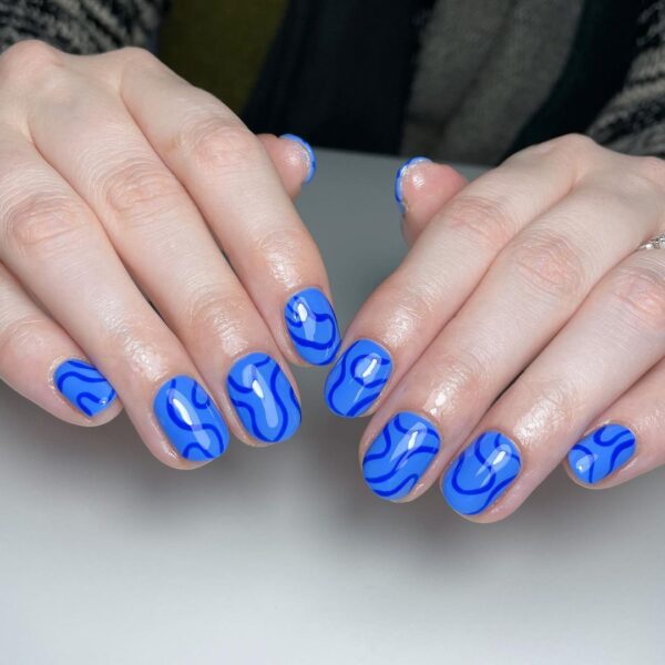 Image courtesy of Instagram.com/chloeweddellnails