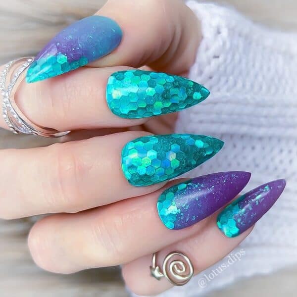 @lotus.dips depicts Ariel's tail with these beautiful turquoise scale nails.