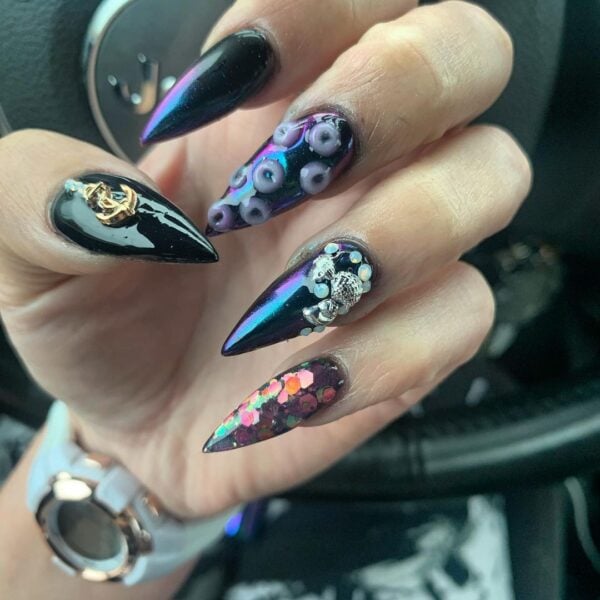 With shimmering colour and 3D additions over a black base, @rottenvegetables' nail style is for dark lovers. 