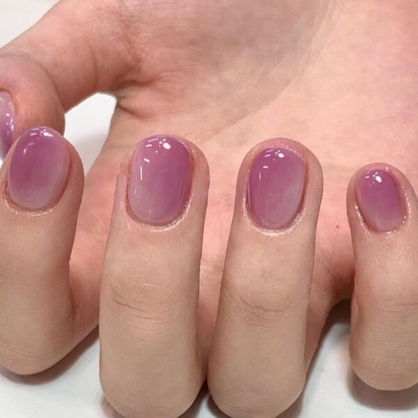 This berrylicious style by @thenail.way, Sydney, Australia, looks good enough to eat.