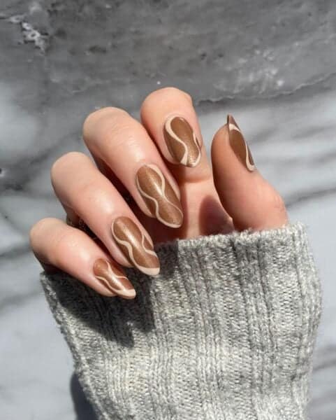 Using Rilate Lacquer in both Brown Suga Babe and Oat Milk Latte, @melly.k.nails painted these creamy chocolate swirls.