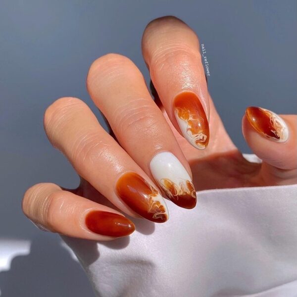@nail_reflower depicts milk being added to coffee on nails.