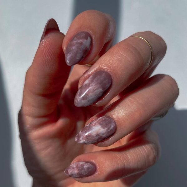 This milky latte look by @thatglosssauce is making for a mouth-watering moment.