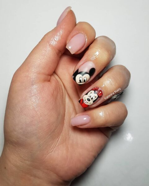 Image courtesy of Instagram.com/katerina_nails_beauty_bitola