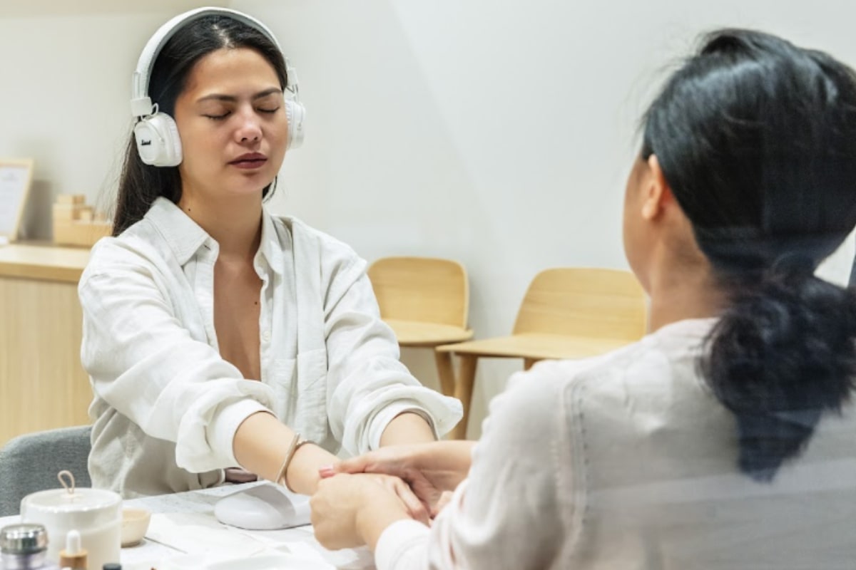 Sundays Meditative manicure