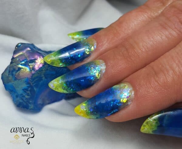 Anna Suchecka - "Inlay nails and glass gel polish."
