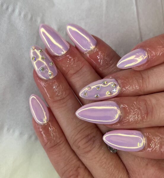Tracey Hazeldon - "Opal/shell effect nails."