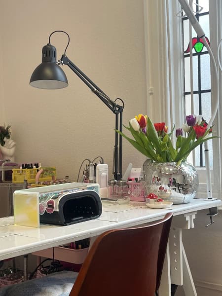 Candy Claws Salon Nail Desk