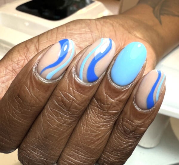 Image courtesy of Instagram.com/by.laura.nails