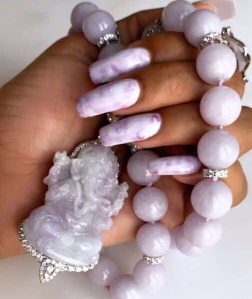 A lilac marbled look. Image courtesy of Instagram.com/jennynails