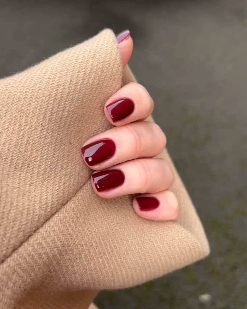 Image courtesy of instagram.com:aleksandrazajac.nails