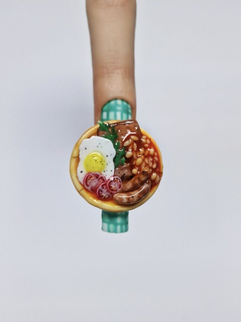 Image courtesy of glamlicious nails