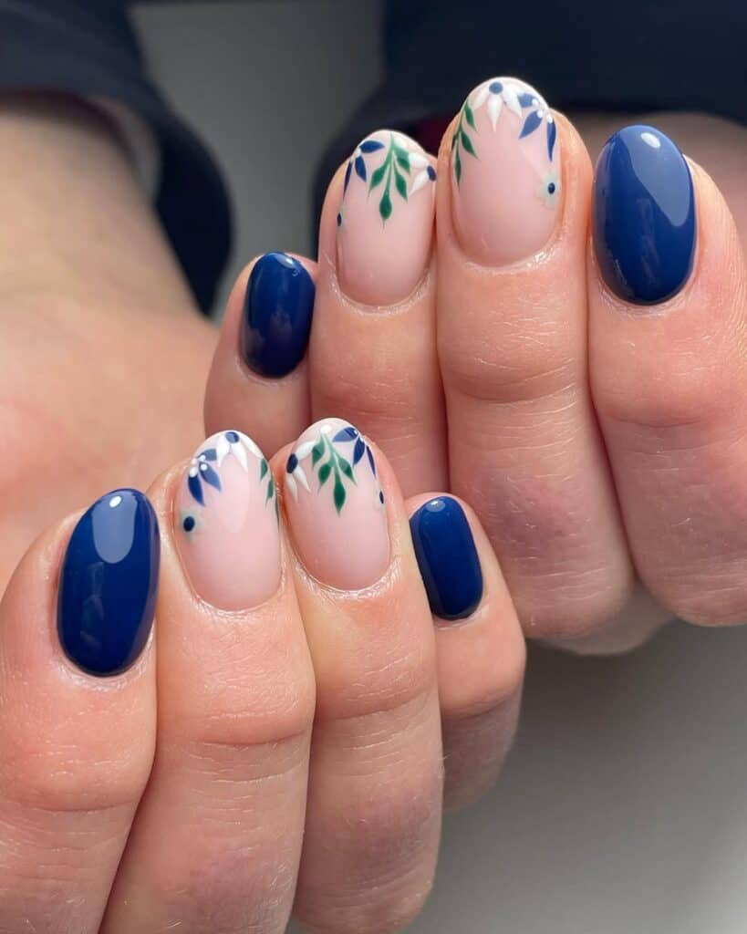 Image courtesy of instagram.com:nails by stacey griffiths