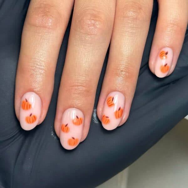 Image courtesy of Instagram.com/nailsbyholly__