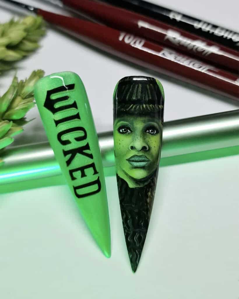 Image courtesy of Instagram.com:glamliciousnails