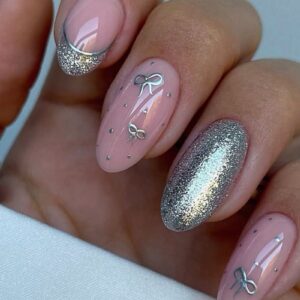 Image courtesy of Instagram.com/nails.by.iz_