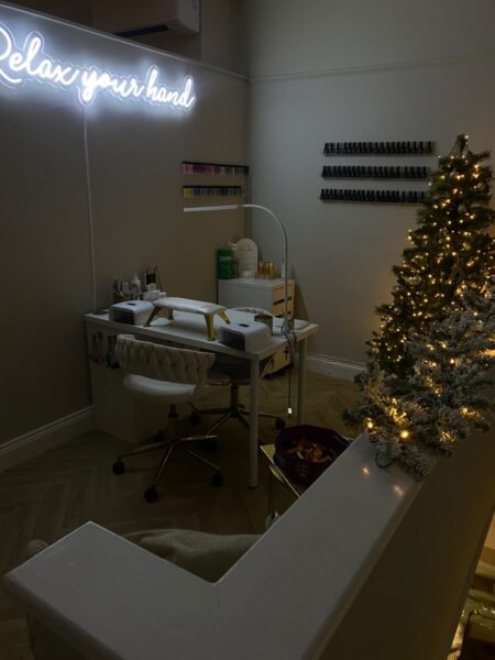 Image courtesy of Instagram.com/nails_by_agi__