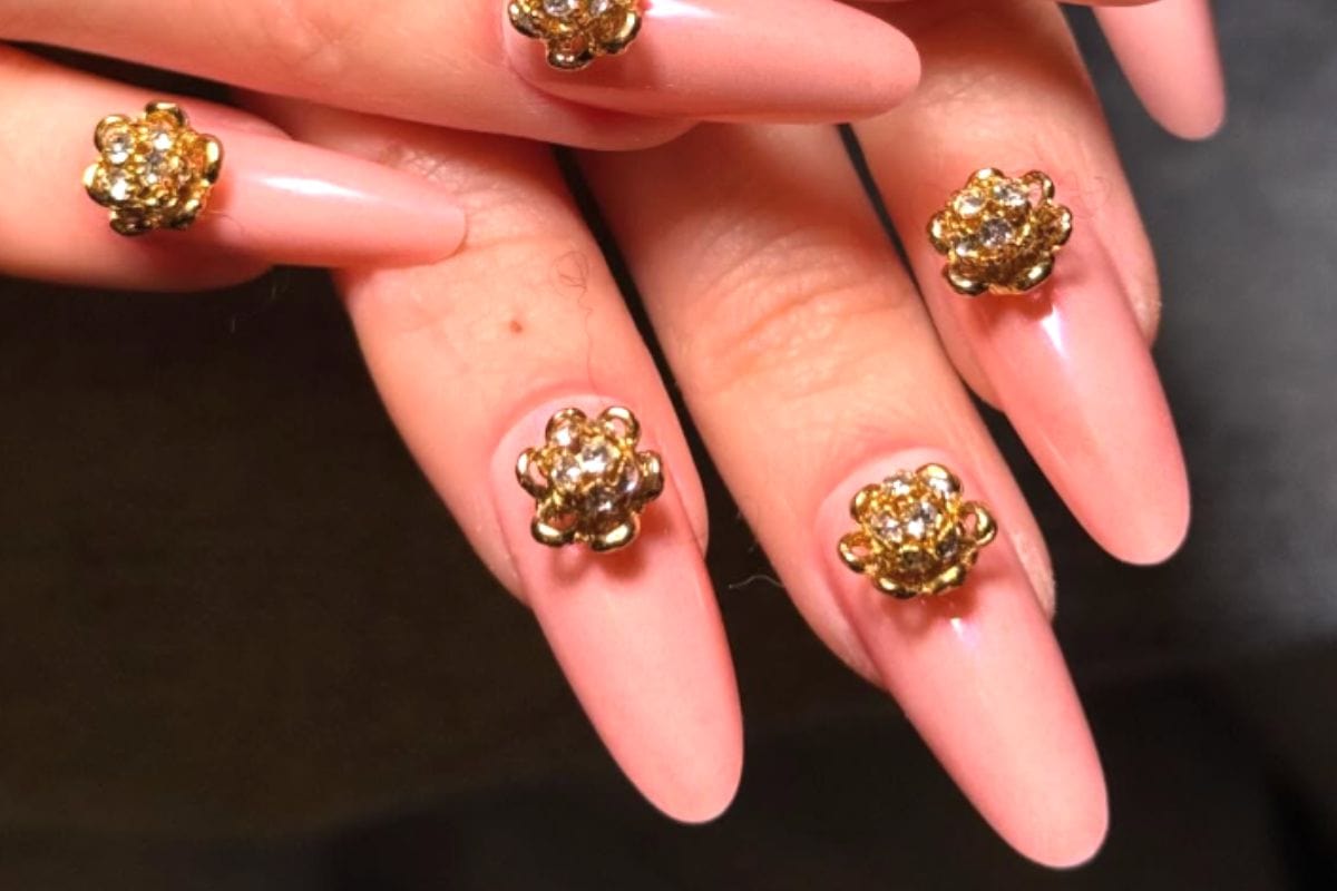 NYFW 2026 nail trends lead image courtesy of @misspopnails