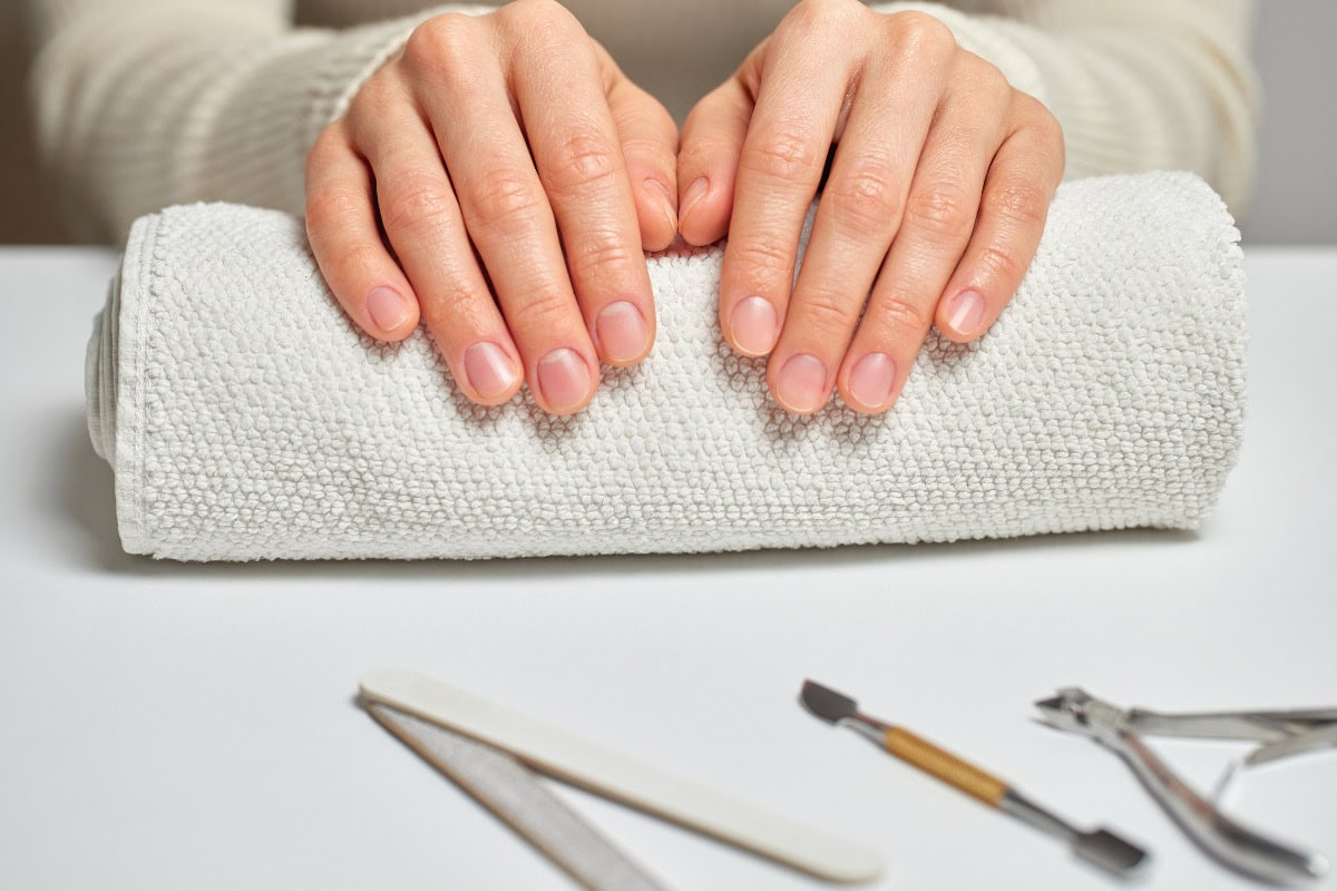 Bare nails at appointment