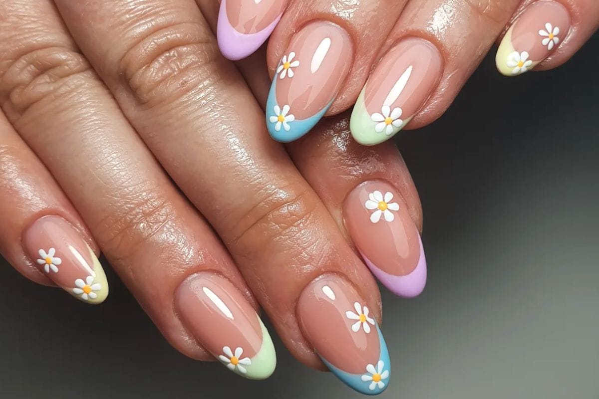 Subtle spring nails lead image courtesy of Instagram.com:ar_beautybox