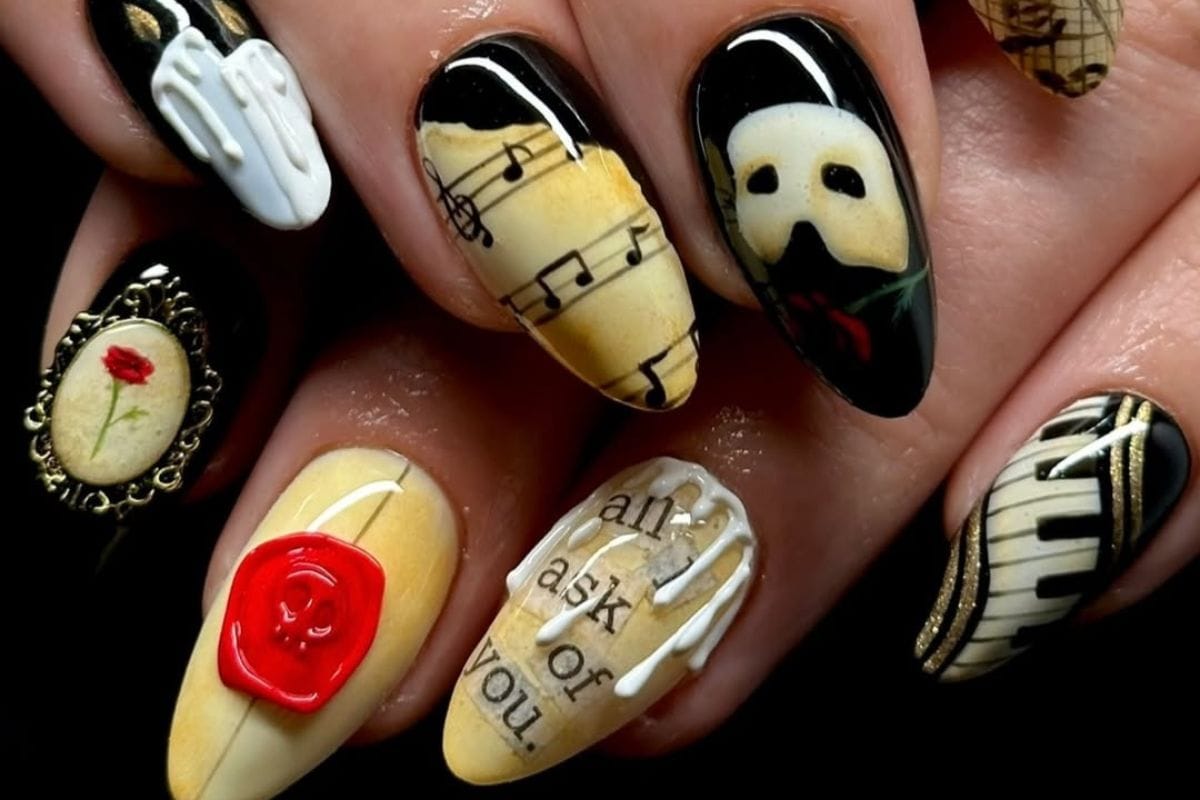 World Theatre Day nails lead image courtesy of Instagram.com:nailzz_by_kat
