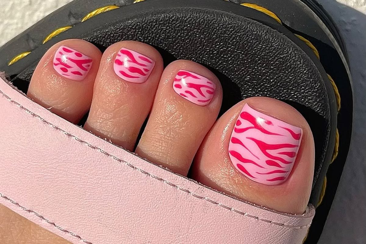 Spring 2026 pedicure trends lead image courtesy of Instagram.com:fiellennails