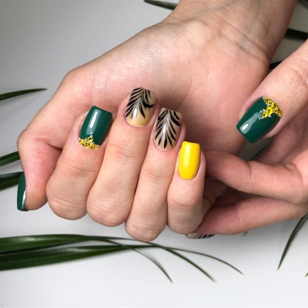 Karina Perematko tropical nails